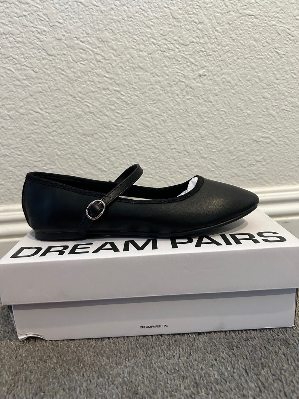 Dream Pairs Black Mary Jane Flat with Adjustable Strap